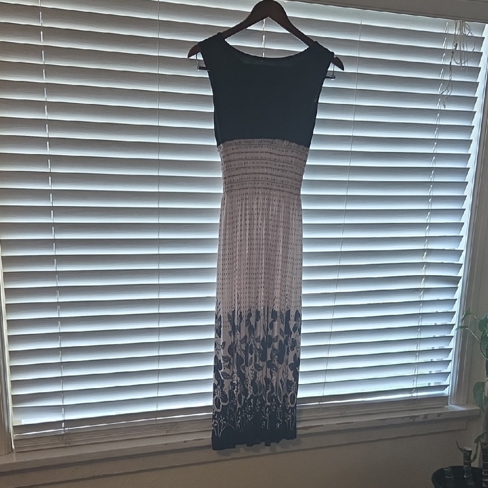 Elegant Black and White Maxi Dress